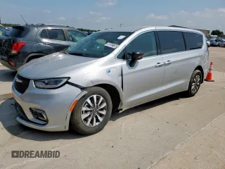 2024 Chrysler Pacifica Hybrid Select with VIN 2C4RC1S78RR137575, listed as a Copart auction lot 59332735 with 34,084 mi miles and Non repairable. Bid and sale history available at DreamBid. Image 1.