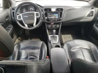 2014 Chrysler 200 Limited z VIN 1C3CCBCG2EN194361, wystawiony jako Copart lot #52613075 z przebiegiem 177 651 mil mil oraz Szkoda całkowita • Salvage title. Historia ofert i sprzedaży dostępna na DreamBid. Obrazek 8.