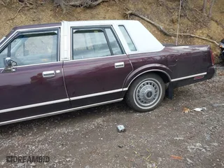 1987 Lincoln Town Car with VIN 1LNBM81F5HY704217, listed as a IAAI auction lot 41855678 with 86,794 mi miles. Bid and sale history available at carsss.com. Image 12.