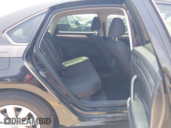 2012 Volkswagen Passat S с VIN 1VWAP7A30CC031752, выставлен на аукционе IAAI как лот 42609712 с пробегом 180 570 миль миль и . История ставок и продаж доступна на DreamBid. Изображение 8.