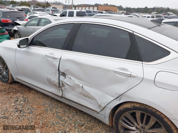 2015 Hyundai Genesis 5.0L with VIN KMHGN4JF8FU073687, listed as a IAAI auction lot 41118050 with 125,296 mi miles. Bid and sale history available at carsss.com. Image 6.