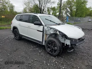 2024 Volkswagen Atlas Peak Edition SEL with VIN 1V2GR2CA7RC550827, listed as a Copart auction lot 55834155 with 1,608 mi miles and Salvage title. Bid and sale history available at DreamBid. Image 4.