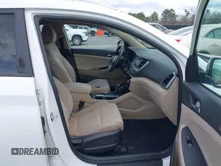 2017 Hyundai Tucson SE with VIN KM8J3CA44HU511581, listed as a IAAI auction lot 41687971 with 111,981 mi miles. Bid and sale history available at carsss.com. Image 5.