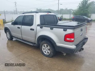 2008 Ford Explorer Sport Trac XLT z VIN 1FMEU51EX8UA20094, wystawiony jako IAAI lot #42409992 z przebiegiem 168 718 mil mil oraz . Historia ofert i sprzedaży dostępna na DreamBid. Obrazek 3.