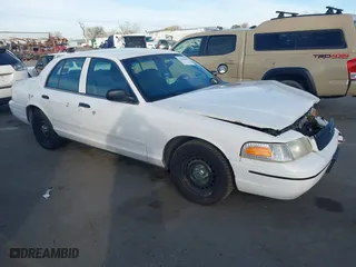 2000 Ford Crown Victoria Police Pkg Police Interceptor with VIN 2FAFP71W9YX149303, listed as a IAAI auction lot 41888402 with 148,081 mi miles. Bid and sale history available at carsss.com. Image 1.