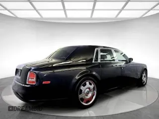 2007 Rolls-Royce Phantom z VIN SCA1S68547UX08XXX, wystawiony jako Copart lot #59255705 z przebiegiem 27 777 mil mil oraz Tytuł czysty. Historia ofert i sprzedaży dostępna na DreamBid. Obrazek 4.
