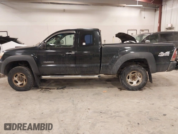 2008 Toyota Tacoma z VIN 5TEUU42N58Z554216, wystawiony jako IAAI lot #41455173 z przebiegiem 253 609 mil mil oraz . Historia ofert i sprzedaży dostępna na DreamBid. Obrazek 15.