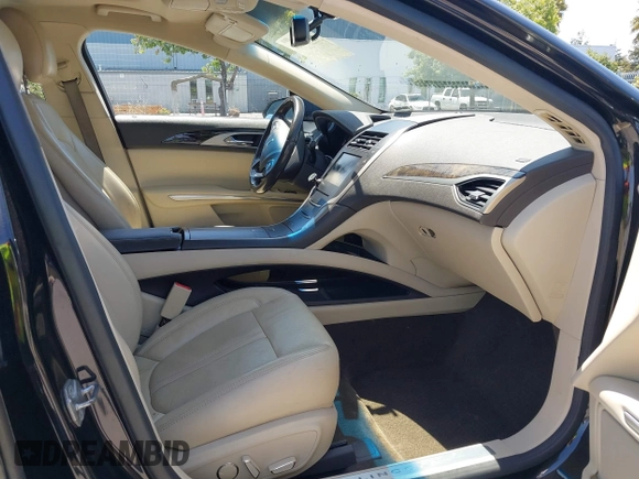 2015 Lincoln MKZ Hybrid z VIN 3LN6L2LU2FR614175, wystawiony jako IAAI lot #42381184 z przebiegiem 221 943 mil mil oraz . Historia ofert i sprzedaży dostępna na DreamBid. Obrazek 5.