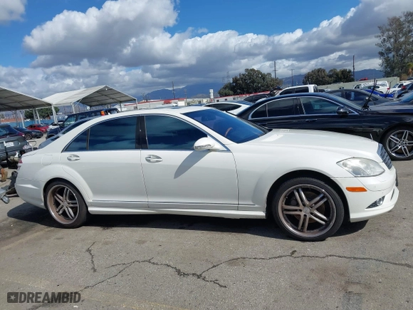 2009 Mercedes-Benz S-Class 5.5L V8 with VIN WDDNG71X09A272339, listed as a IAAI auction lot 41589581 with 130,972 mi miles. Bid and sale history available at carsss.com. Image 13.