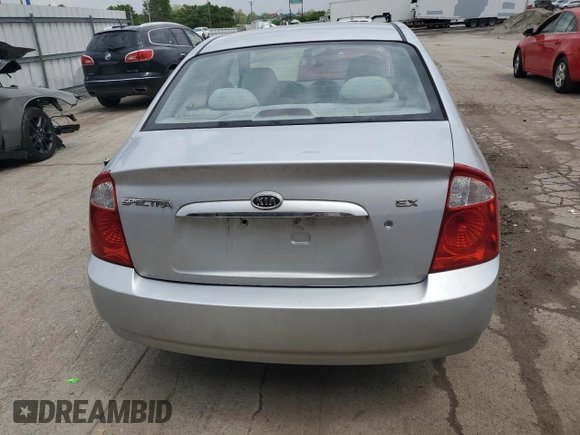 2006 Kia Spectra EX z VIN KNAFE121565316347, wystawiony jako Copart lot #57169865 z przebiegiem 82 782 mil mil oraz Czysty tytuł • Clean title. Historia ofert i sprzedaży dostępna na DreamBid. Obrazek 6.