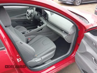 2023 Hyundai Elantra Blue z VIN KMHLM4AJ1PU055183, wystawiony jako IAAI lot #41728183 z przebiegiem 45 058 mil mil oraz . Historia ofert i sprzedaży dostępna na DreamBid. Obrazek 5.