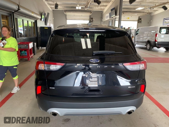 2022 Ford Escape SE z VIN 1FMCU9G67NUB89080, wystawiony jako IAAI lot #42788982 z przebiegiem 54 984 mil mil oraz . Historia ofert i sprzedaży dostępna na DreamBid. Obrazek 5.