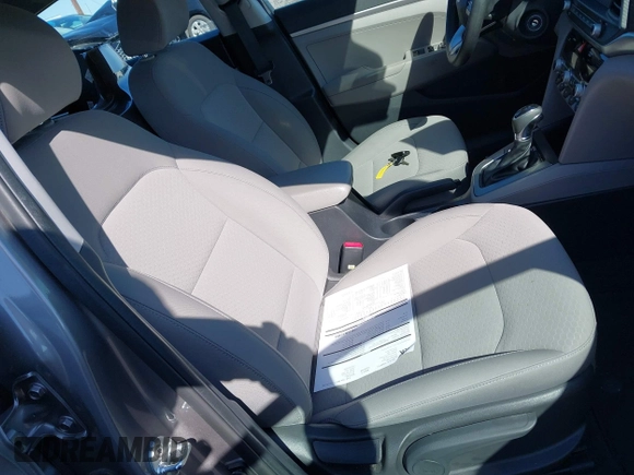 2020 Hyundai Elantra SE z VIN KMHD74LF3LU901845, wystawiony jako IAAI lot #42289742 z przebiegiem 45 673 mil mil oraz . Historia ofert i sprzedaży dostępna na DreamBid. Obrazek 5.