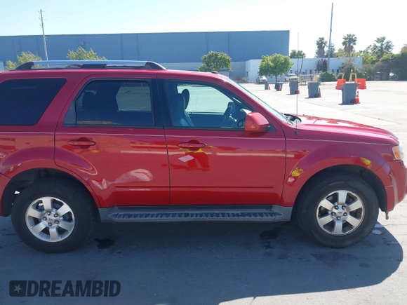 2010 Ford Escape Limited z VIN 1FMCU9EG8AKB12381, wystawiony jako IAAI lot #42385229 z przebiegiem 141 657 mil mil oraz . Historia ofert i sprzedaży dostępna na DreamBid. Obrazek 13.