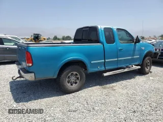 1998 Ford F-250 z VIN 1FTPX28L0WKB51597, wystawiony jako Copart lot #61813065 z przebiegiem 206 958 mil mil oraz Szkoda całkowita • Salvage title. Historia ofert i sprzedaży dostępna na DreamBid. Obrazek 3.