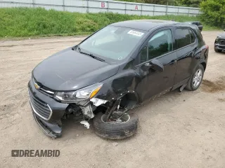 2021 Chevrolet Trax LS z VIN KL7CJKSB3MB320568, wystawiony jako Copart lot #55664445 z przebiegiem 63 093 mil mil oraz Nie do naprawy • Non repairable. Historia ofert i sprzedaży dostępna na DreamBid. Obrazek 1.