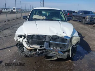 2005 Dodge Dakota SLT with VIN 1D7HW48N85S226460, listed as a IAAI auction lot 41568128 with 213,159 mi miles and . Bid and sale history available at carsss.com. Image 6.