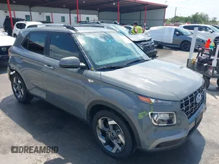 2021 Hyundai Venue SEL z VIN KMHRC8A33MU082855, wystawiony jako IAAI lot #42055518 z przebiegiem 58 949 mil mil oraz . Historia ofert i sprzedaży dostępna na DreamBid. Obrazek 1.