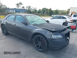 2019 Chrysler 300 S z VIN 2C3CCABG5KH516295, wystawiony jako IAAI lot #42389164 z przebiegiem 47 187 mil mil oraz . Historia ofert i sprzedaży dostępna na DreamBid. Obrazek 1.