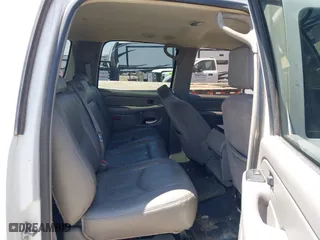 2006 Chevrolet Suburban LS w/1WT with VIN 1GNEC16Z86J168679, listed as a IAAI auction lot 42008170 with 252,444 mi miles. Bid and sale history available at carsss.com. Image 8.