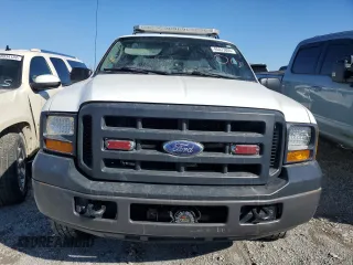 2006 Ford F-250 XL z VIN 1FTSW21536EB81894, wystawiony jako Copart lot #45573005 z przebiegiem 65 722 mil mil oraz Szkoda całkowita • Salvage title. Historia ofert i sprzedaży dostępna na DreamBid. Obrazek 5.