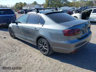 2011 Volkswagen Jetta Sedan SE PZEV with VIN 3VWDZ7AJ4BM080178, listed as a IAAI auction lot 41772185 with 140,897 mi miles. Bid and sale history available at carsss.com. Image 3.