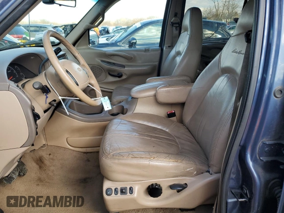 1999 Ford Expedition XLT z VIN 1FMPU18L5XLB51556, wystawiony jako Copart lot #49698855 z przebiegiem 194 898 mil mil oraz Szkoda całkowita • Salvage title. Historia ofert i sprzedaży dostępna na DreamBid. Obrazek 7.