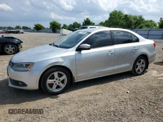 2012 Volkswagen Jetta Comfortline with VIN 3VWDL7AJ0CM375068, listed as a Copart auction lot 57349685 with 370,214 mi miles and Salvage title. Bid and sale history available at DreamBid. Image 1.