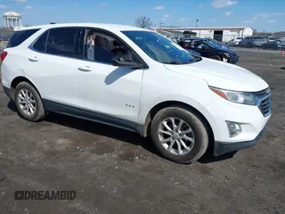 2020 Chevrolet Equinox LT z VIN 2GNAXKEV8L6141918, wystawiony jako IAAI lot #41882535 z przebiegiem 125 974 mil mil oraz . Historia ofert i sprzedaży dostępna na DreamBid. Obrazek 1.
