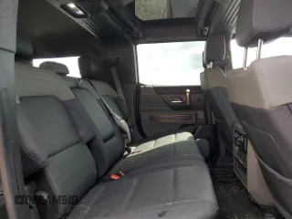 2024 GMC Hummer EV 2X with VIN 1GKB0NDE0RU109550, listed as a Copart auction lot 52746425 with 5,426 mi miles and Salvage Title. Bid and sale history available at carsss.com. Image 11.