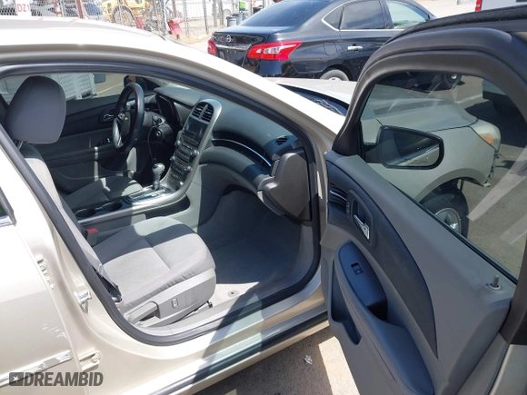 2013 Chevrolet Malibu LS with VIN 1G11B5SA8DF209872, listed as a IAAI auction lot 42034809 with 118,563 mi miles. Bid and sale history available at carsss.com. Image 5.