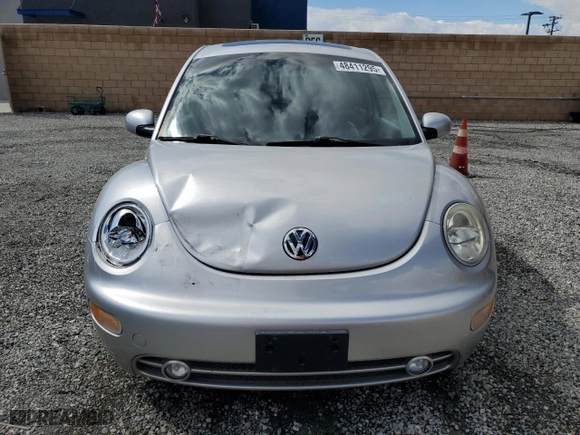 2001 Volkswagen New Beetle GLS with VIN 3VWCK21C81M435260, listed as a Copart auction lot 48411295 with 109,944 mi miles and Salvage Title. Bid and sale history available at carsss.com. Image 5.