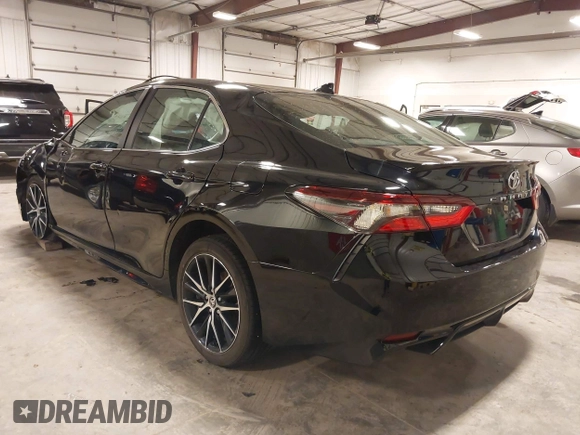 2023 Toyota Camry SE z VIN 4T1G11AK5PU077849, wystawiony jako IAAI lot #42210826 z przebiegiem 45 680 mil mil oraz . Historia ofert i sprzedaży dostępna na DreamBid. Obrazek 3.