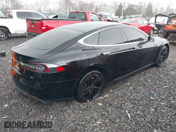2014 Tesla Model S 60 with VIN 5YJSA1H18EFP28053, listed as a IAAI auction lot 41191521 with 82,207 mi miles and . Bid and sale history available at DreamBid. Image 4.