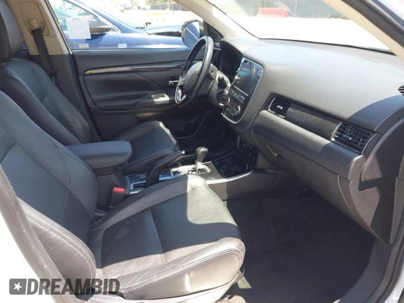 2018 Mitsubishi Outlander SE with VIN JA4AD3A36JZ061024, listed as a IAAI auction lot 42281627 with 245,456 mi miles and . Bid and sale history available at DreamBid. Image 5.
