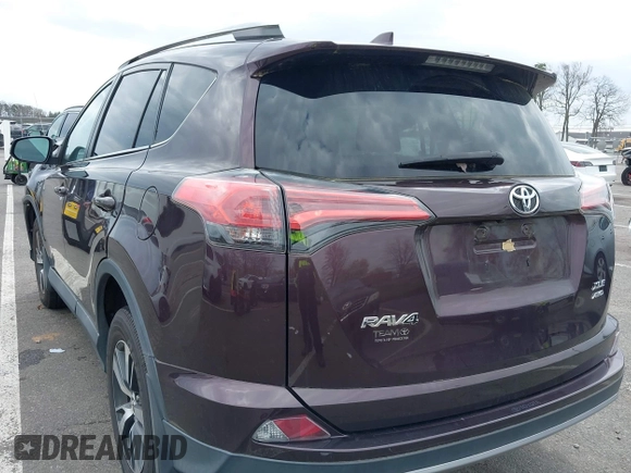 2018 Toyota RAV4 XLE with VIN 2T3RFREV5JW811742, listed as a IAAI auction lot 42030276 with 58,034 mi miles. Bid and sale history available at carsss.com. Image 3.