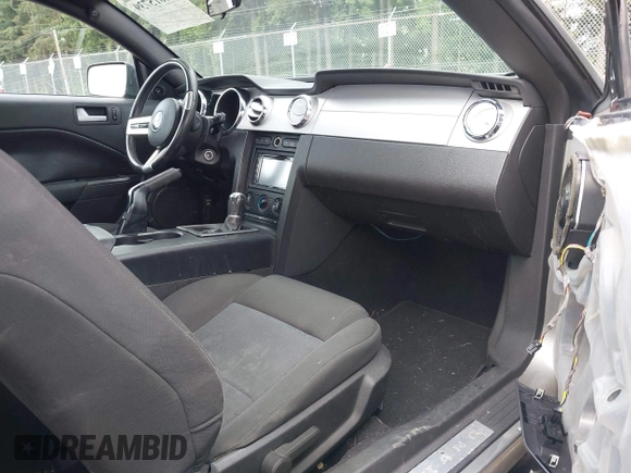 2008 Ford Mustang Deluxe with VIN 1ZVHT80N485182883, listed as a IAAI auction lot 42615739 with 203,793 mi miles and . Bid and sale history available at DreamBid. Image 5.