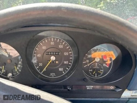 1975 Mercedes-Benz SL with VIN 10704412027415, listed as a Copart auction lot 82576724 with 105,242 mi miles and Clean title. Bid and sale history available at DreamBid. Image 8.