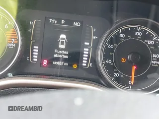 2017 Jeep Cherokee Latitude с VIN 1C4PJMCB0HW637950, выставлен на аукционе IAAI как лот 42605089 с пробегом 133 837 миль миль и . История ставок и продаж доступна на DreamBid. Изображение 14.