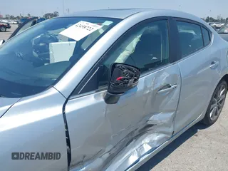 2018 Mazda 3 Touring z VIN 3MZBN1V35JM272638, wystawiony jako IAAI lot #42458722 z przebiegiem 98 393 mil mil oraz . Historia ofert i sprzedaży dostępna na DreamBid. Obrazek 6.