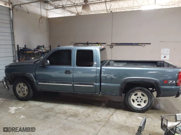 2006 Chevrolet Silverado 1500 LT2 with VIN 1GCEK19B96Z181792, listed as a IAAI auction lot 41355159 with 134,885 mi miles. Bid and sale history available at carsss.com. Image 14.