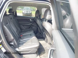 2017 Audi Q7 Premium Plus z VIN WA1LAAF78HD024548, wystawiony jako IAAI lot #42403316 z przebiegiem 105 592 mil mil oraz . Historia ofert i sprzedaży dostępna na DreamBid. Obrazek 8.