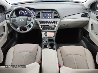 2017 Hyundai Sonata SE z VIN 5NPE24AF8HH481091, wystawiony jako Copart lot #57140915 z przebiegiem 71 033 mil mil oraz Czysty tytuł • Clean title. Historia ofert i sprzedaży dostępna na DreamBid. Obrazek 8.