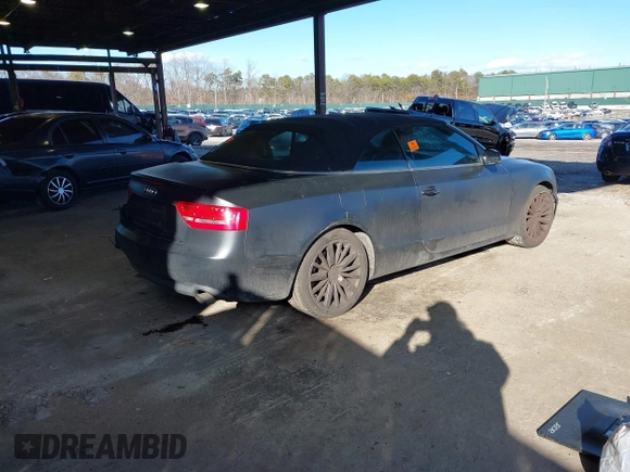 2010 Audi A5 Premium Plus z VIN WAULFAFH7AN024487, wystawiony jako IAAI lot #41574470 z przebiegiem 116 074 mil mil oraz . Historia ofert i sprzedaży dostępna na DreamBid. Obrazek 4.
