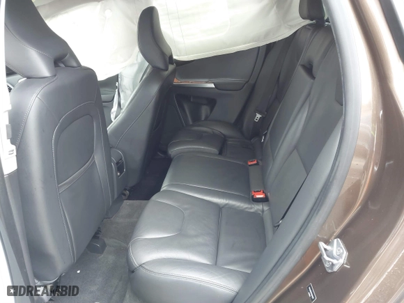 2015 Volvo XC60 T5 Drive-E Premier with VIN YV440MDK8F2681703, listed as a IAAI auction lot 41730228 with 112,738 mi miles. Bid and sale history available at carsss.com. Image 8.