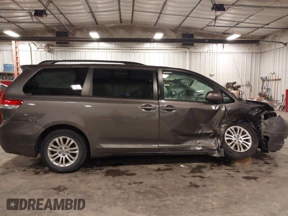 2013 Toyota Sienna XLE AAS z VIN 5TDYK3DC6DS386235, wystawiony jako IAAI lot #42191706 z przebiegiem 144 328 mil mil oraz . Historia ofert i sprzedaży dostępna na DreamBid. Obrazek 14.