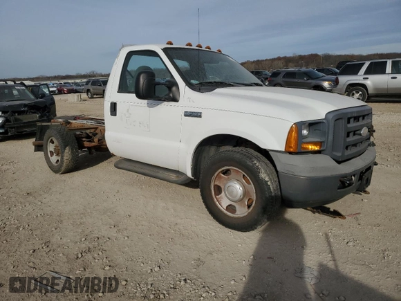 2005 Ford F-350 XL с VIN 1FDSF34595EC82207, выставлен на аукционе Copart как лот 81135964 с пробегом Не указан миль и Списание • Salvage title. История ставок и продаж доступна на DreamBid. Изображение 4.