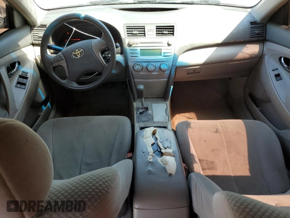 2008 Toyota Camry LE z VIN 4T1BK46KX8U063917, wystawiony jako Copart lot #52848205 z przebiegiem 168 993 mil mil oraz Czysty tytuł • Clean title. Historia ofert i sprzedaży dostępna na DreamBid. Obrazek 8.