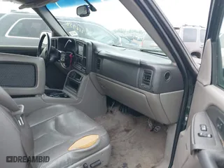 2003 Chevrolet Tahoe LT with VIN 1GNEC13Z03R268258, listed as a IAAI auction lot 41916956 with 218,720 mi miles. Bid and sale history available at carsss.com. Image 5.
