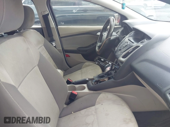 2014 Ford Focus SE z VIN 1FADP3K27EL323874, wystawiony jako IAAI lot #42131316 z przebiegiem 140 815 mil mil oraz . Historia ofert i sprzedaży dostępna na DreamBid. Obrazek 5.